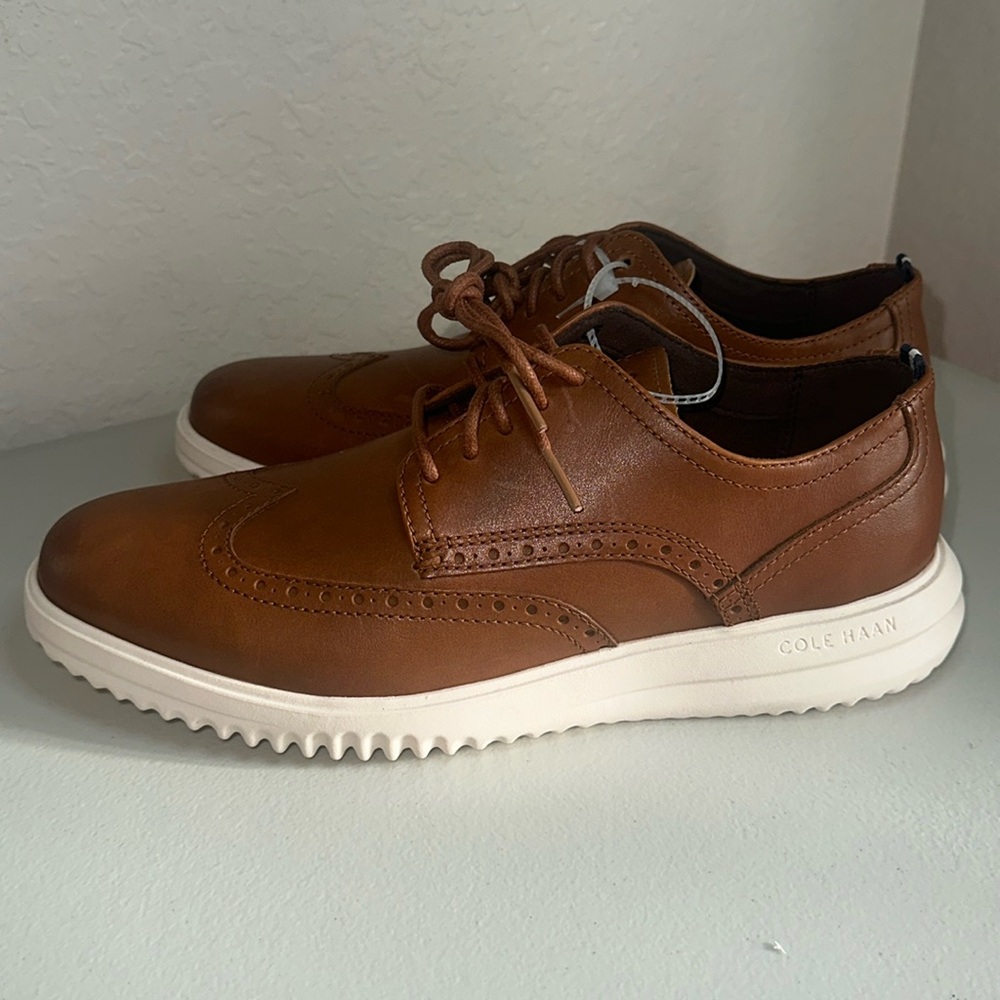COLE HAAN Grand+ Wingtip Oxford NEW, size 8.5, very comfy, last one! C36939